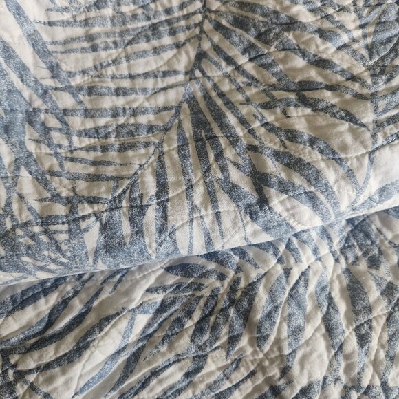 TOMMY BAHAMA ~ TWO (2) Quilted KING Pillow Shams Blue White Tropical Palm Leaf - Picture 2 of 4